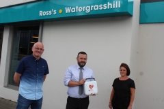 KEN-ROSS-presenting-a-new-defibrillator-to-Watergrasshill-GAA